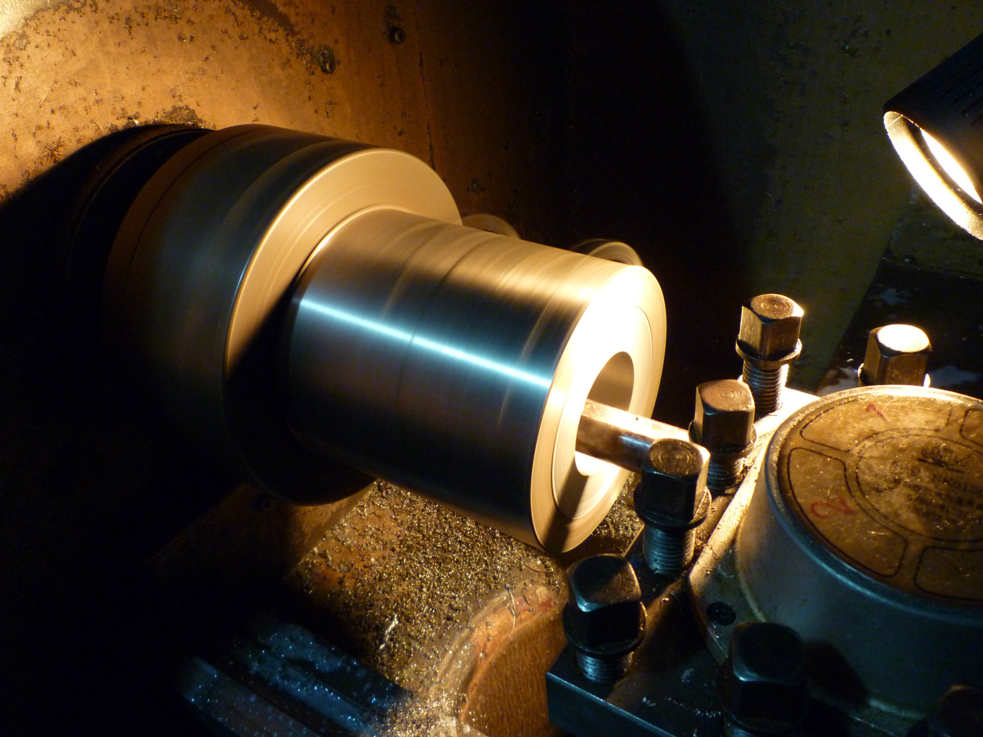 Why use carbide cutting tools?